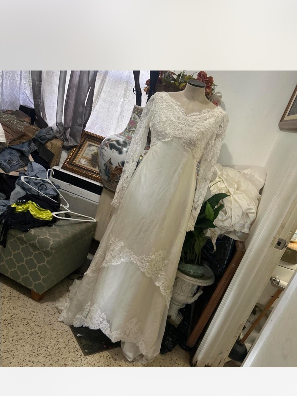 Elegant vintage  wedding White Lace Long-Sleeve Bridal Gown